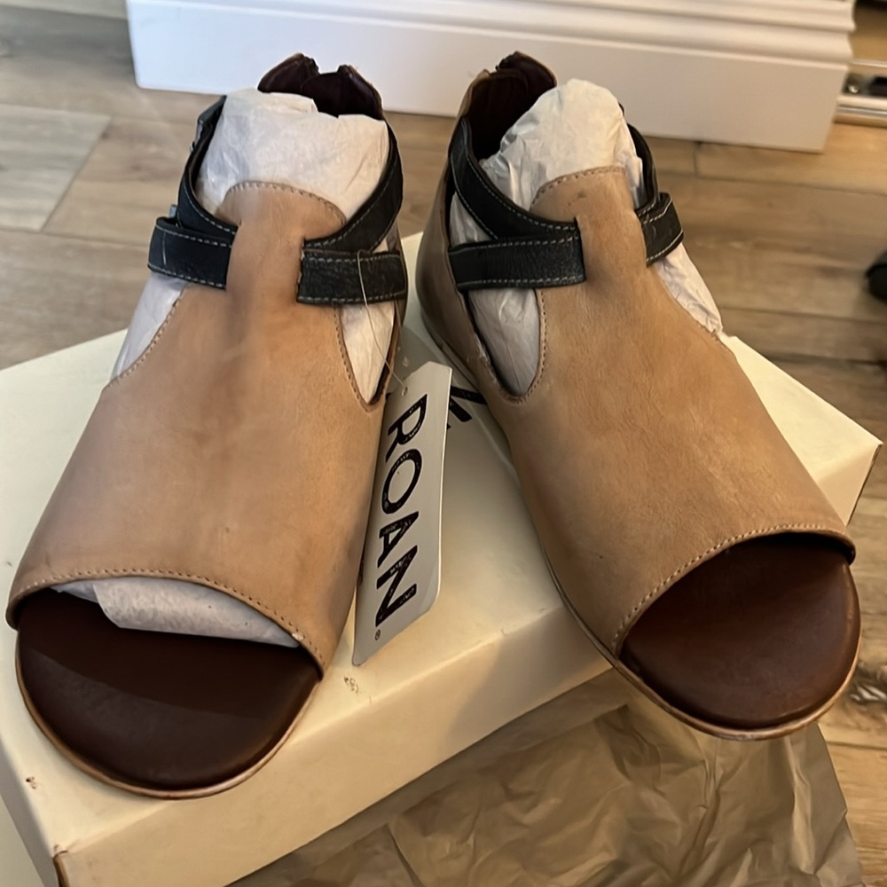 Bed Stu Tan and Black Women's Sandals - Picture 9 of 9